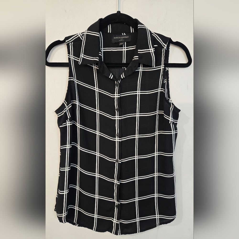 Banana Republic Black and White Grid Sleeveless Blouse. Pristine Condition.